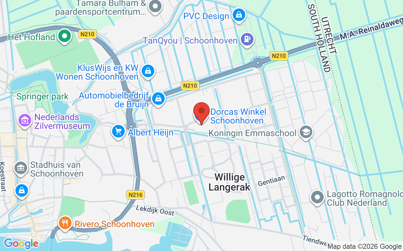 Gezellige tweedehands winkel in Schoonhoven met diverse kleding, accessoires en huishoudspullen, gericht op duurzaamheid en lokale gemeenschap.