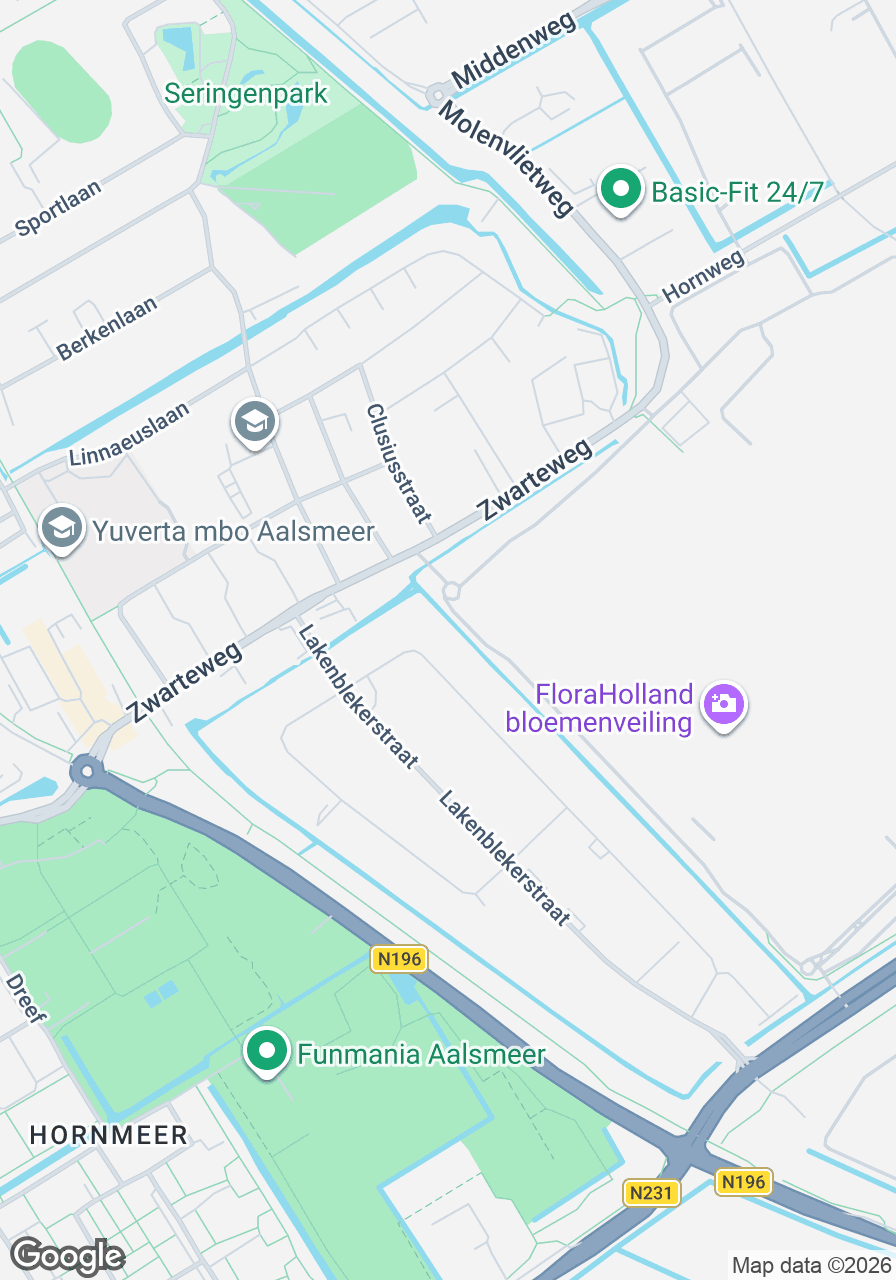 Afbeelding van de Dorcas Winkel in Aalsmeer, gelegen aan de Zwarteweg, met zicht op de winkel en omgeving, waar tweedehands kleding en spullen worden verkocht.