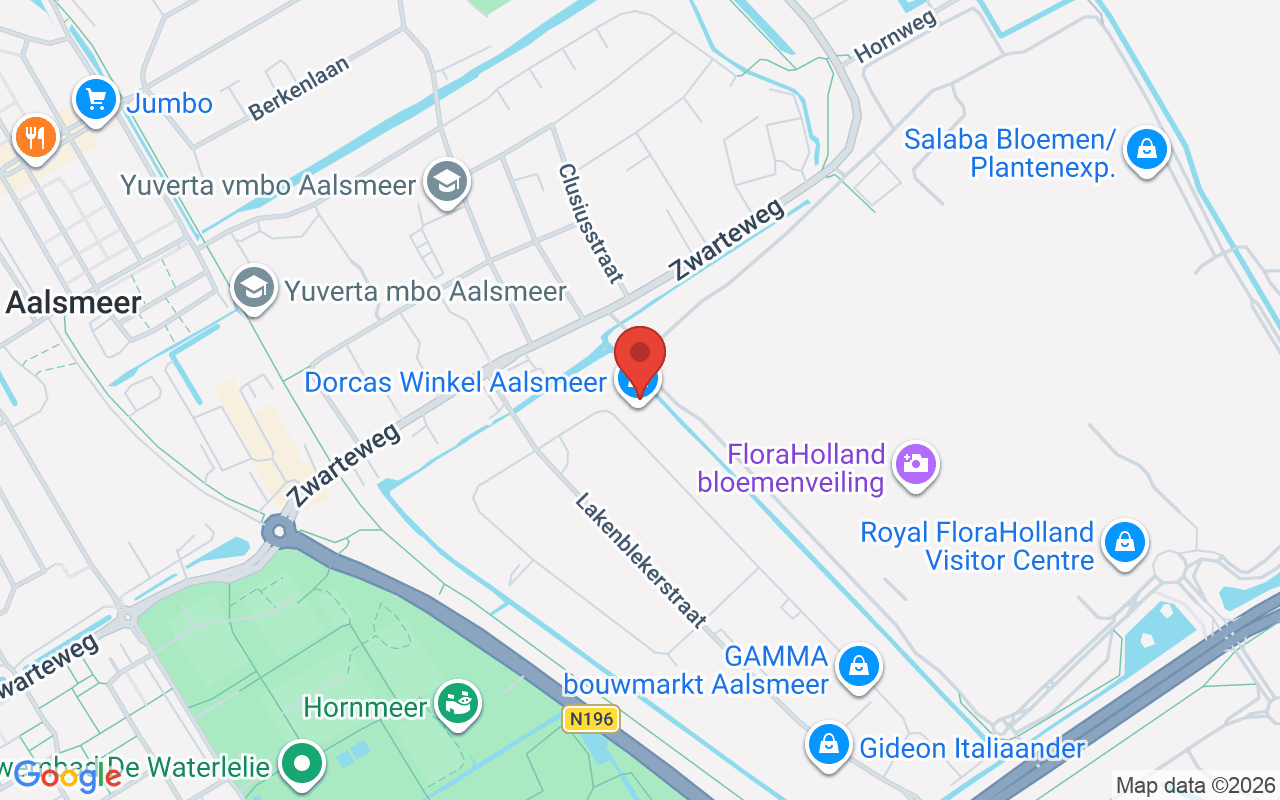 Afbeelding van de Dorcas Winkel in Aalsmeer, gelegen aan de Zwarteweg, met zicht op de winkel en omgeving, waar tweedehands kleding en spullen worden verkocht.
