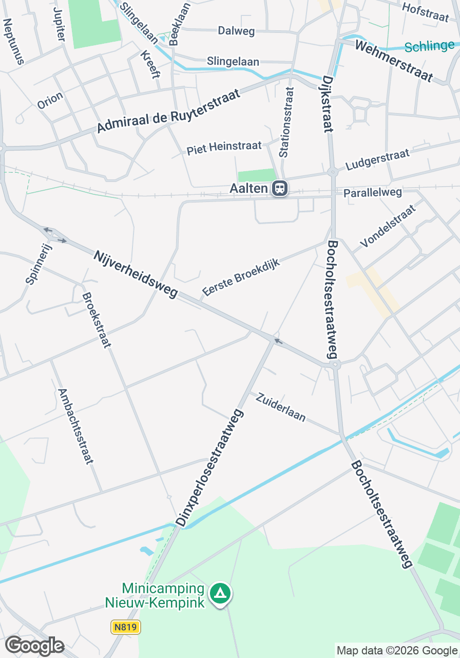 Winkel van Dorcas in Aalten met diverse tweedehands kleding en spullen.