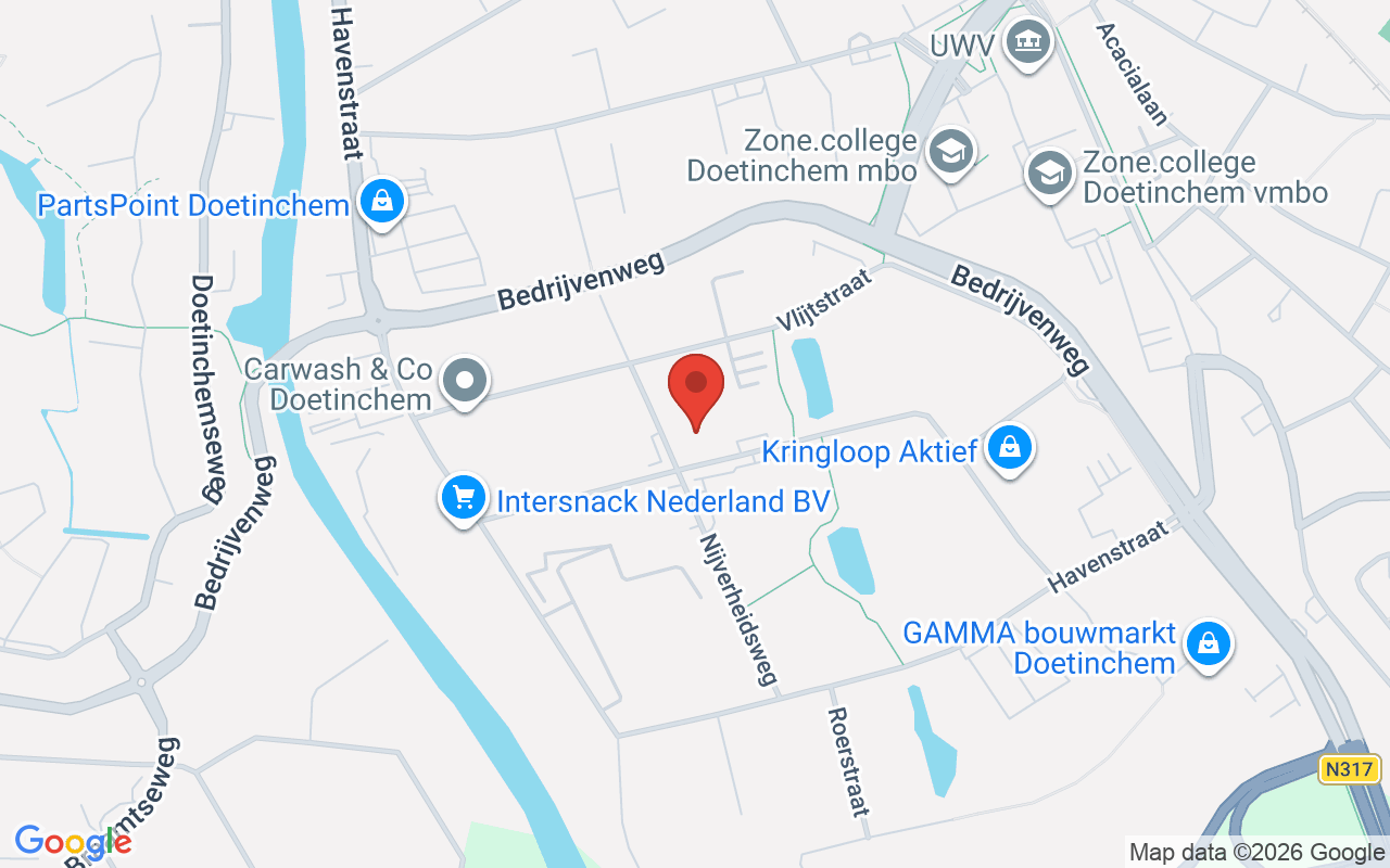 Een overzicht van de Dorcas Winkel in Doetinchem, waar tweedehands kleding, meubels en huishoudartikelen worden verkocht voor een goed doel.