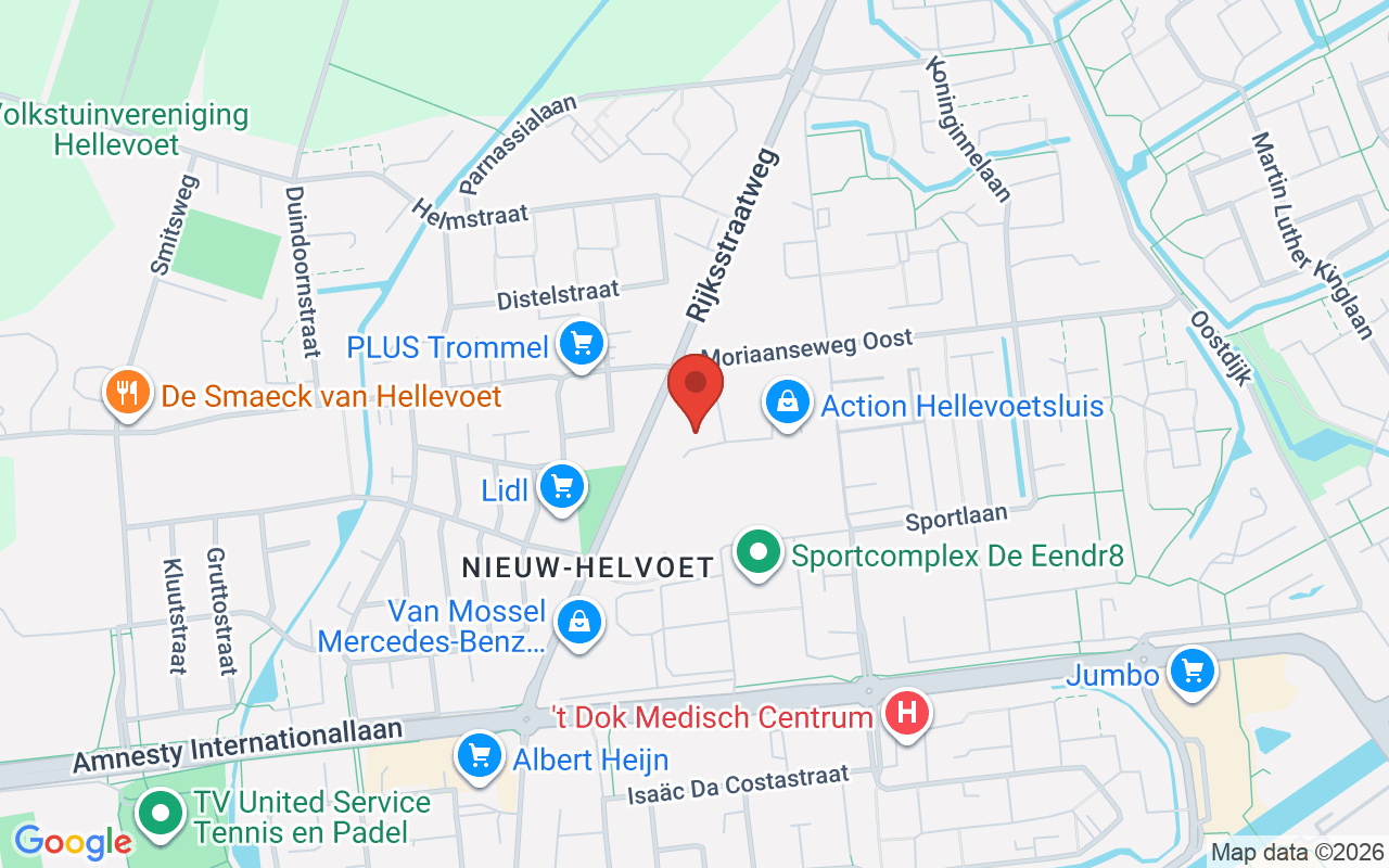 Gezicht op de Dorcas Winkel in Hellevoetsluis, met winkeluitstraling en ingang zichtbaar.