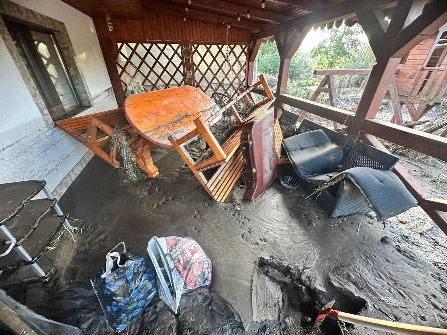 Flinke schade aan een huis door storm Boris in Dorcas-landen zoals Moldavie en Roemenie.