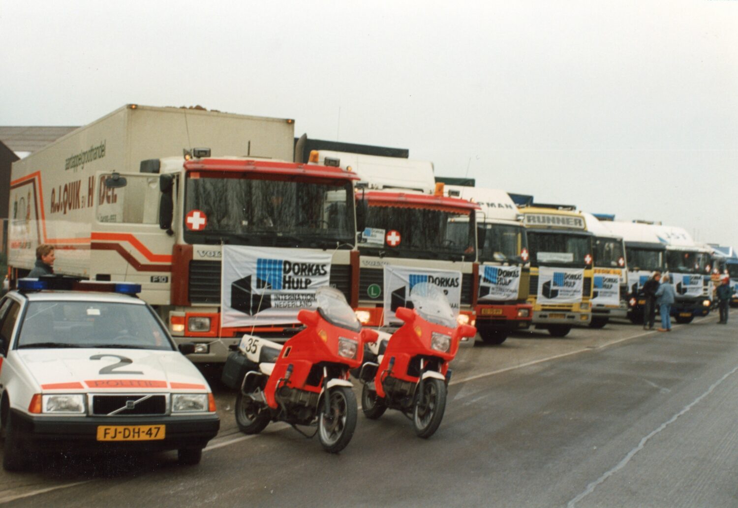 Altijd klaar voor hulp en ondersteuning met diverse voertuigen en motoren van Dorcas in actie.