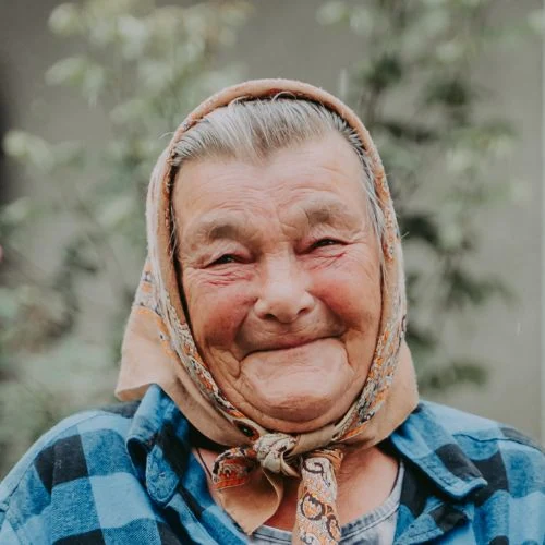 oudere vrouw uit roemenie