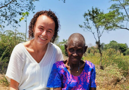 Granny Tanzania Dorcas ouderen sponsoring