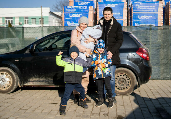 Oleg - Elena - Pavel (6) - Timoti (4) - Jaroslav (3mnd)
