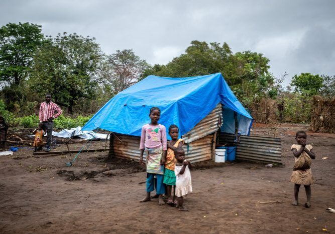 In maart 2019 zijn de landen Mozambique, Zimbabwe en Malawi getroffen door de verwoestende orkaan Idai. De havenstad Beira, in Mozambique, met een half miljoen inwoners, is het zwaarst getroffen. Het merendeel van de huizen was niet bestand tegen een orkaan met windstoten van 160 tot 190 km per uur.